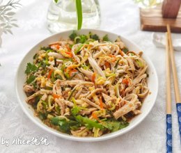 #15分钟周末菜#夏日限定凉菜～鸡丝凉拌菜的做法