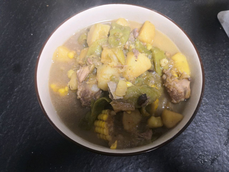 东北炖菜（芸豆、土豆炖排骨）的做法