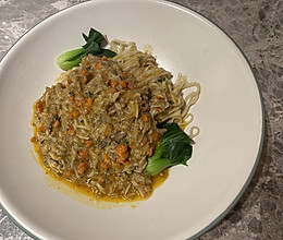 #美食说出“新年好”#蟹粉伴面的做法