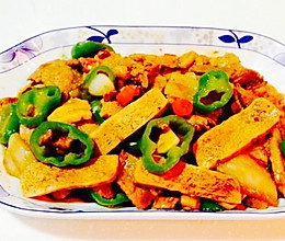 炒冻豆干辣椒五花肉的做法