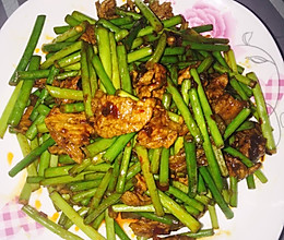 蒜苔炒肉的做法
