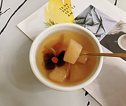 冰糖炖雪梨的做法