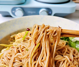 #夏日消暑,非它莫属#一次能吃三碗的懒人拌米粉的做法