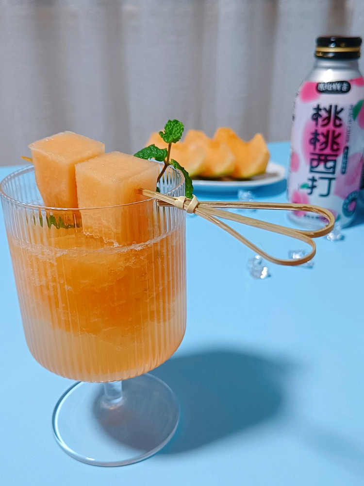 哈密瓜桃桃西打的做法