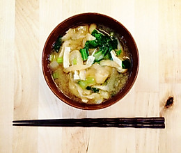 日本料理“味增汤”（味噌汁）的做法