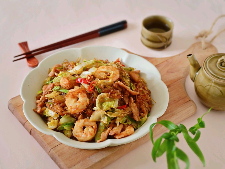 包菜虾仁炒粉丝的做法