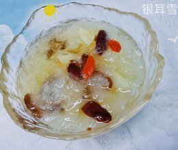 银耳红枣雪梨羹(出胶)的做法