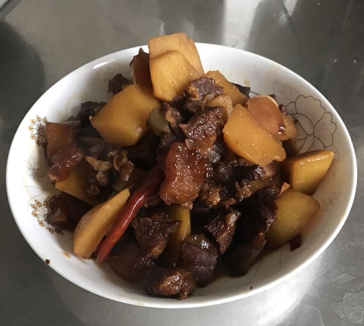 红烧牛肉炖土豆的做法
