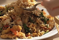 泰国家常做法九层塔鸭蛋炒饭的做法