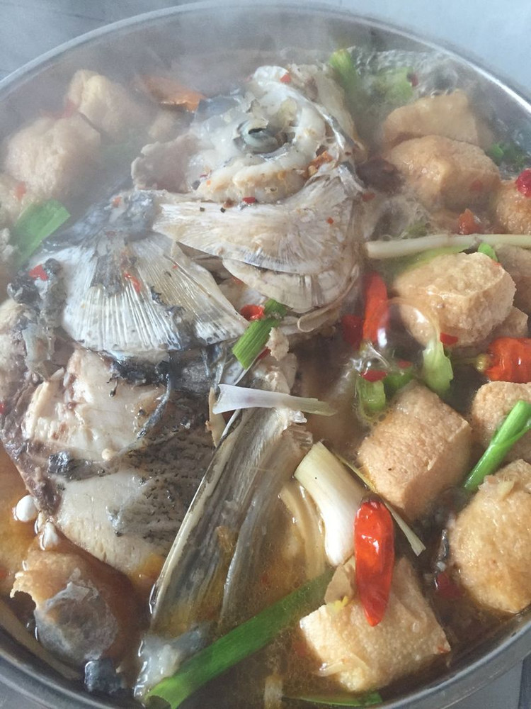 雄鱼头火锅的做法
