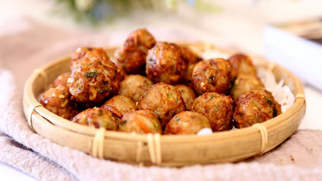 香炸萝卜莲藕肉丸的做法