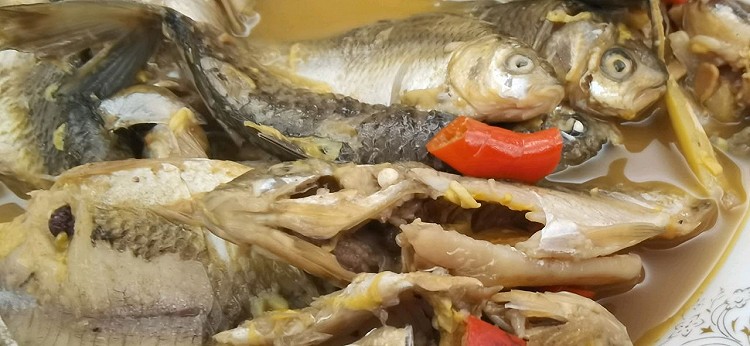 酱炖杂鱼的做法