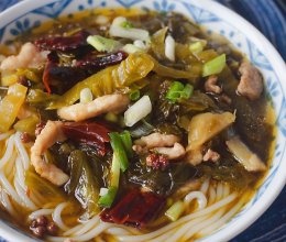 酸菜肉丝米线的做法