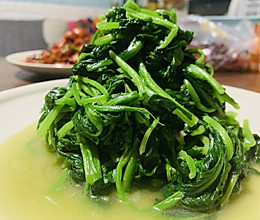 清炒翠绿嫩菠菜的做法