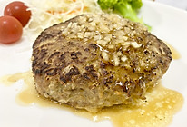 鸡汁汉堡肉饼+万能洋葱沙拉汁的做法