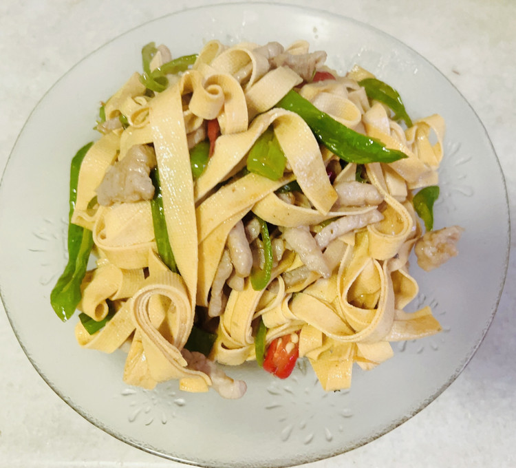 豆皮炒肉丝的做法