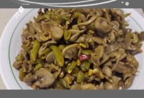 酸豆角炒鸡胗的做法
