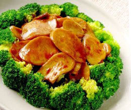 杏鲍菇扣西兰花的做法