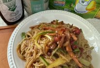 #开启观赛嗨吃局#糖醋凉面5分钟搞定！酸甜麻辣巨好吃的做法