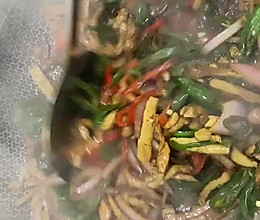 青椒洋葱干子肉丝的做法
