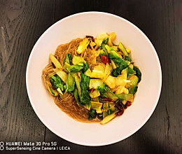 百吃不腻：小白菜（快菜）炒粉的做法