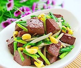 韭菜炒鸭血的做法