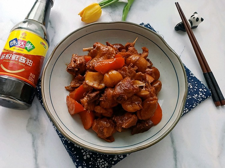 红火板栗炒鸡的做法