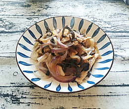 #吃出健康，解决假胖# 洋葱木耳炒肉丝的做法