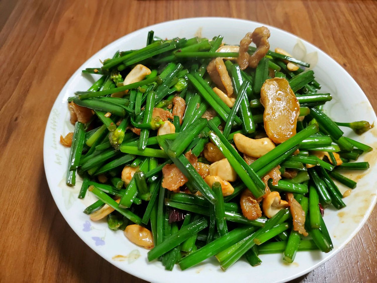 腰果虾仁炒韭皇（韭菜花）的做法