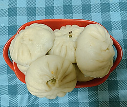 好吃到爆的韭菜鸡蛋木耳虾皮包子的做法