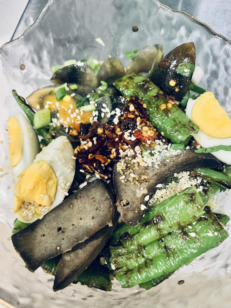 青椒皮蛋的做法
