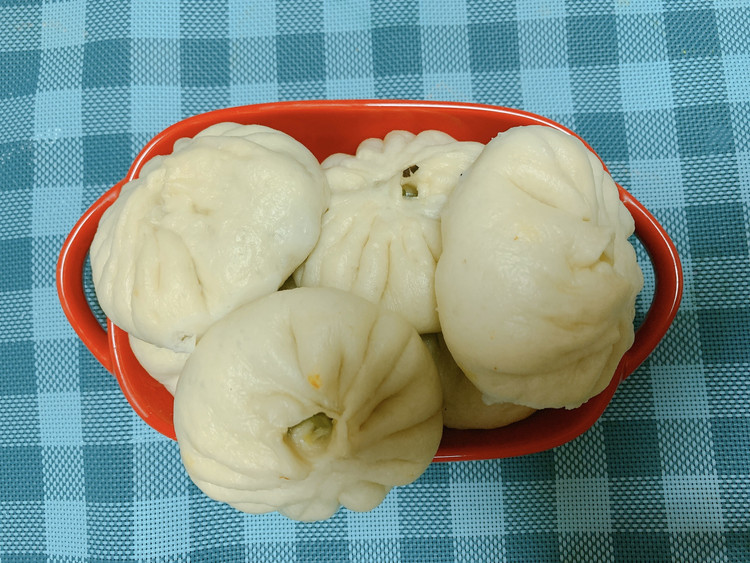 好吃到爆的韭菜鸡蛋木耳虾皮包子的做法