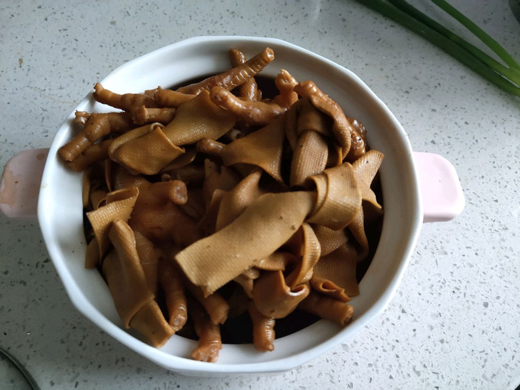 卤牛肉鸡爪鸭肠的做法