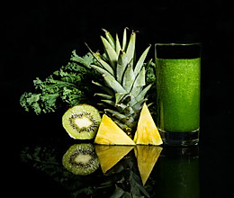 羽衣甘蓝菠萝猕猴桃汁推荐给减肥的你的做法