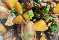 土豆红烧排骨的做法