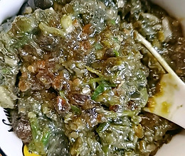 皮蛋擂辣椒的做法