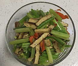 香干西芹的做法