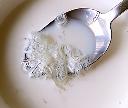 蜂蜜牛奶燕窝的做法