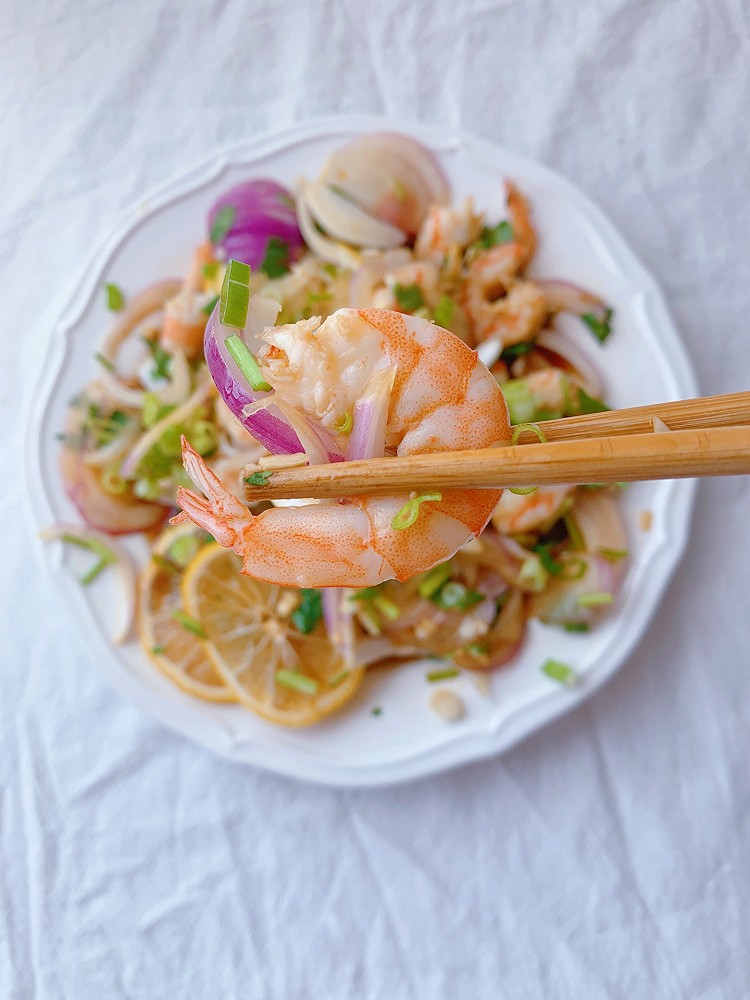 清爽低脂低卡酸辣柠檬大虾的做法