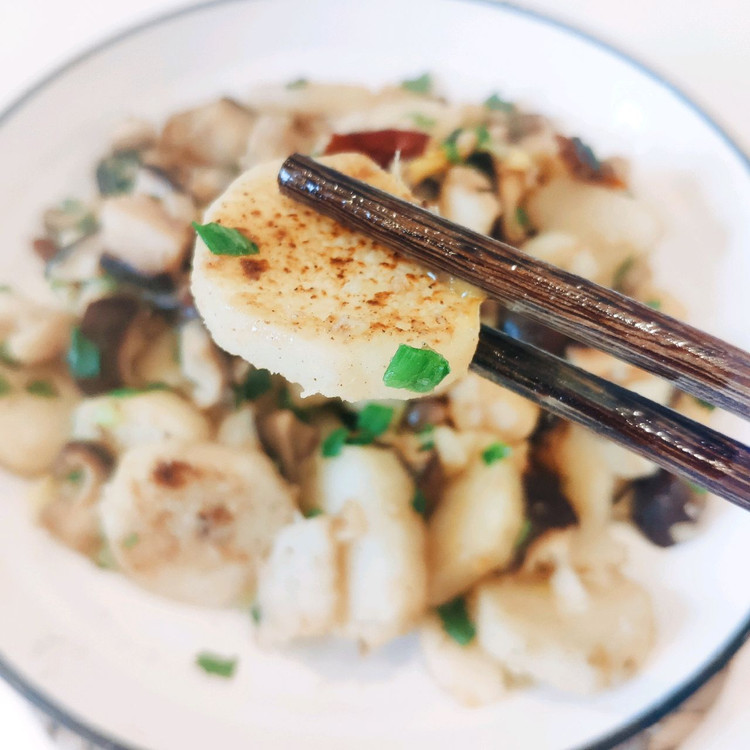 比肉还好吃的山药炒香菇☺素食也可以很好吃（附赠山药不黑妙招）的做法