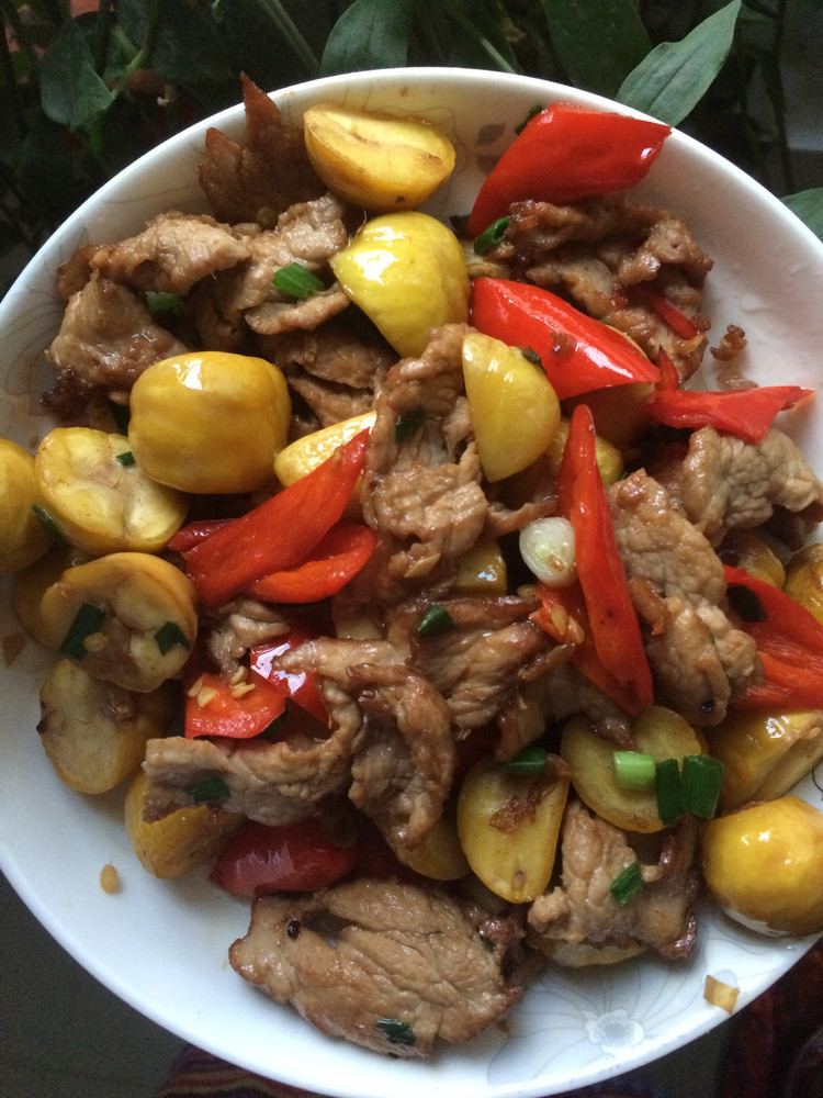 栗子炒肉的做法