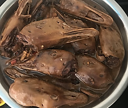 卤鸭头的做法