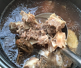红菇干贝排骨汤的做法