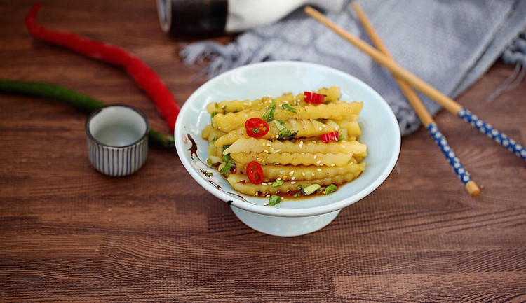 凉拌狼牙土豆条的做法