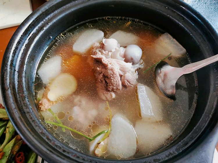 大骨萝卜汤的做法