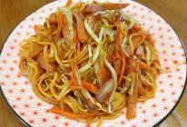 #味达美星厨X小厨中秋团圆宴#绿豆芽香肠炒面的做法