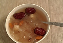 红枣枸杞莲子银耳羹的做法