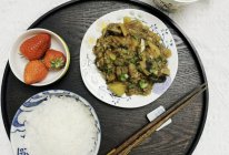 东北茄子土豆泥拌饭的做法