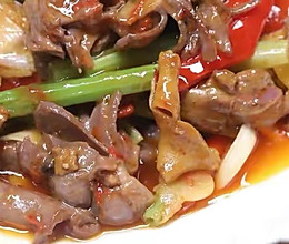 川菜馆子里的高点击率菜肴，麻辣下饭的泡椒鸡杂！现在在家也能做的做法