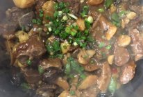 红烧土豆尖椒排骨的做法